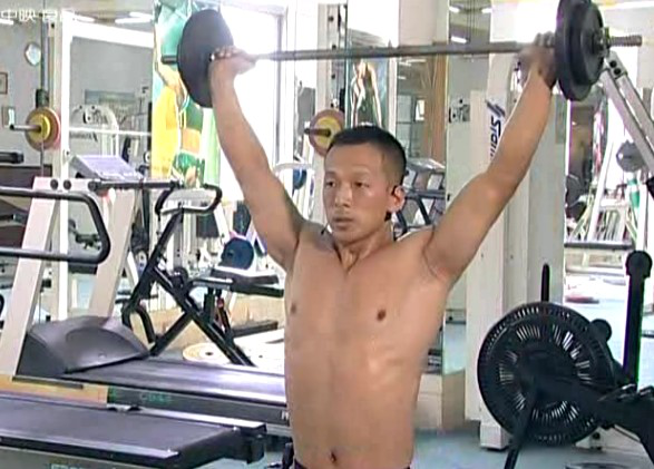 坐姿杠鈴頸後推舉(ju) ：第五步