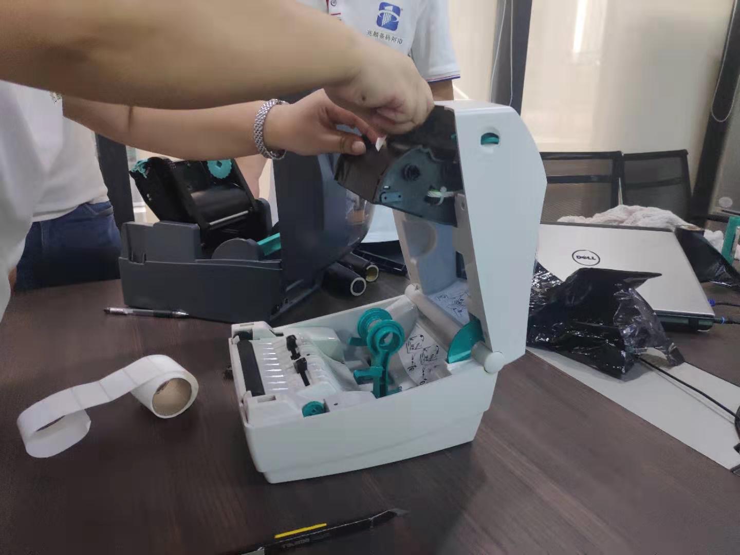 安裝條碼碳帶 安裝條碼碳帶